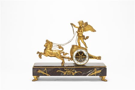 Orologio da tavolo in marmo e bronzo dorato, inizio del XIX secolo