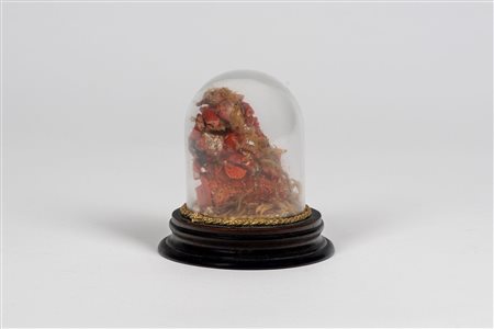 Gruppo scultoreo in corallo raffigurante presepe in miniatura. Italia meridionale, secolo XIX