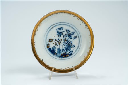 Piattino in porcellana con decoro all'orientale in blu di cobalto e oro. Manifattura di Meissen, secolo XVIII