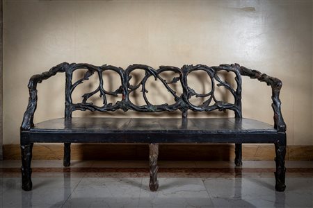 Divano in legno naturale laccato e dipinto. Venezia,secolo XVIII.