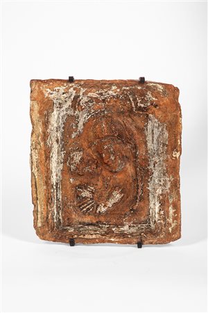 Rilievo in terracotta raffigurante Madonna con
Bambino. Secolo XVI.