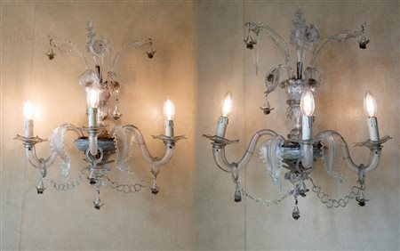 Coppia di appliques a tre luci in vetro di Murano
incolore.