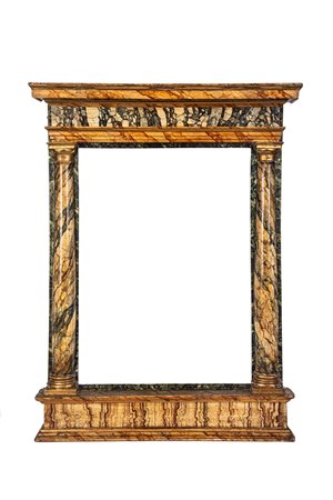 Cornice architettonica a edicola in legno laccato a finto marmo e dorato. Secolo XVIII.