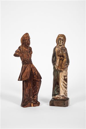 Due statuette devozionali in legno intagliato, secolo XVIII-XIX.