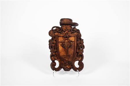 Stemma ecclesiastico in legno intagliato. Secolo XVIII