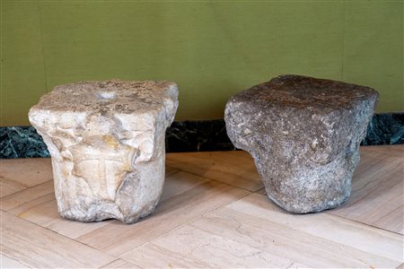 Due capitelli in pietra