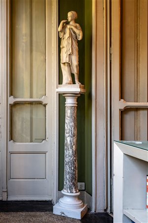 Venere panneggiata in marmo bianco, secolo XIX.