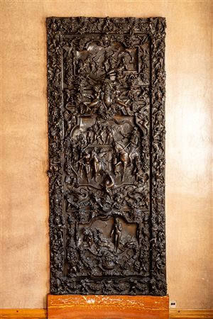 Importante battente di porta monumentale in bronzo fuso e cesellato, decorato ad altorilievo con scene allegoriche. Secolo XIX-XX, possibile ambito di G. Coppedè.