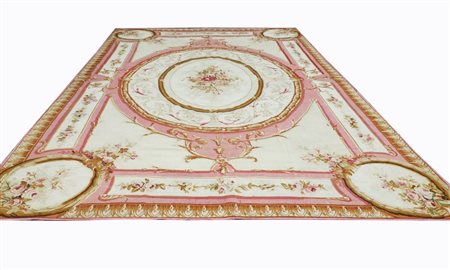  
Tappeto Aubusson “tapis de pied”, manifattura reale di Aubusson Francia, XIX secolo
 520 x 325 cm