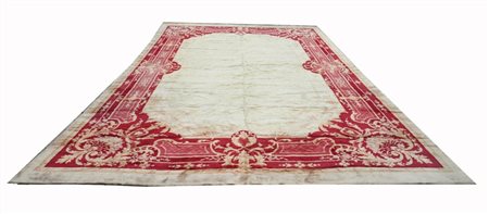  
Tappeto Savonnerie probabilmente Spagna, 1900 circa
 620 x 392 cm