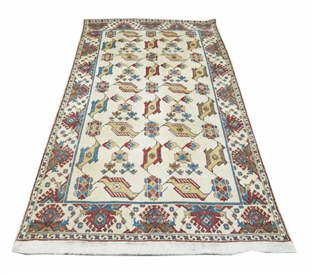  
Tappeto con disegno “Ushak ad uccelli”, Manifattura di Tuduc Romania, inizio ‘900
 221 x 129 cm