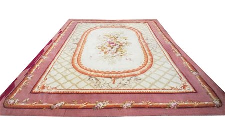 
Tappeto Aubusson “Tapis de pied”, Manifattura Reale di Aubusson Francia, Fine XIX Secolo
 410 x 300 cm