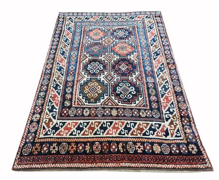  
Tappeto Mogan con “Memling-gul” Caucaso, fine XIX Secolo
 191 x 125 cm