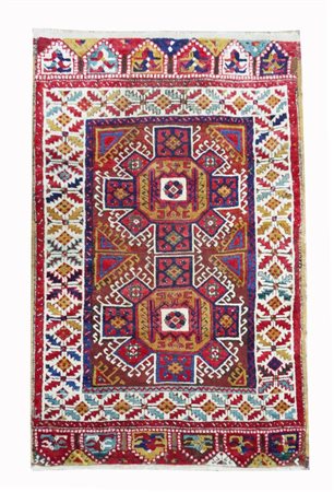 
Tappeto da villaggio Anatolia occidentale, seconda metà del XIX Secolo
 210 x 137 cm