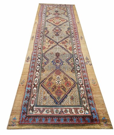  
Passatoia Sarab Persia occidentale, fine XIX Secolo
 353 x 110 cm