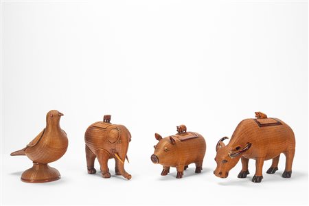 Quattro contenitori in vimini e legno laccato a forma di animali. Cina, XX secolo
