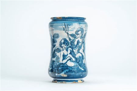 Albarello in maiolica con decoro "istoriato barocco" blu cobalto a putti alati e paesaggio architettonico. Savona, Fabbrica Veneziano, secolo XVIII
