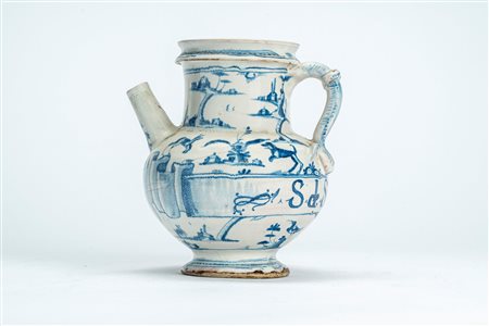 Boccale in maiolica con decoro blu cobalto orientalizzante "a tappezzeria" interrotto da cartiglio con scritta apotecaria "S. Acerol". Savona, seconda metà secolo XVII