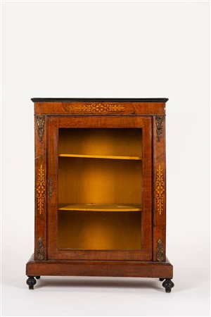 Credenza lastronata e intarsiata con anta a vetro, secolo XIX