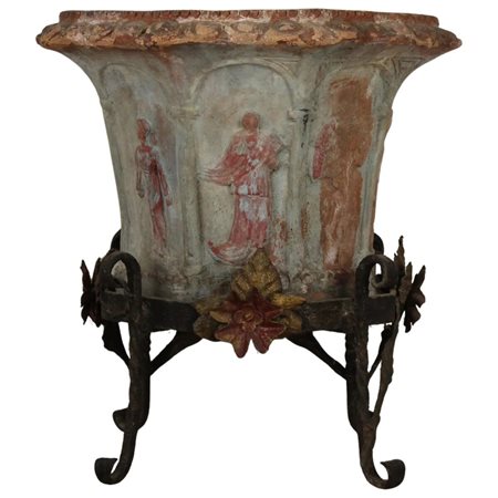Vaso Terracotta dipinta e decorata con figure di vestali a rilievo. Supporto...