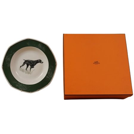Grande piatto fondo Hermès Porcellana policroma con decoro di cane da caccia...