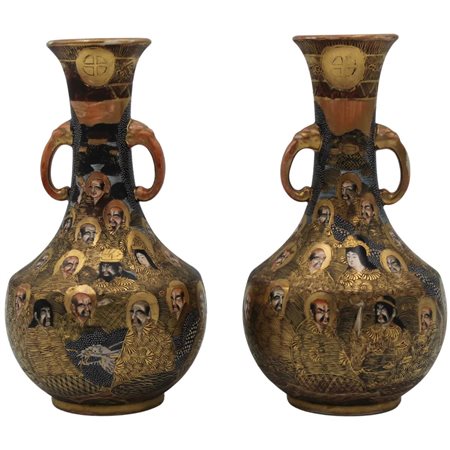 Coppia di vasi Antica ceramica dipinta decorata a tutto tondo con teste di...