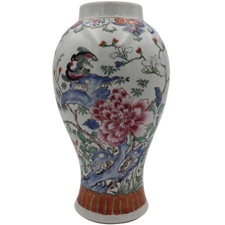 Vaso Antica porcellana con decoro a tutto tondo a motivi floreali e vegetali...
