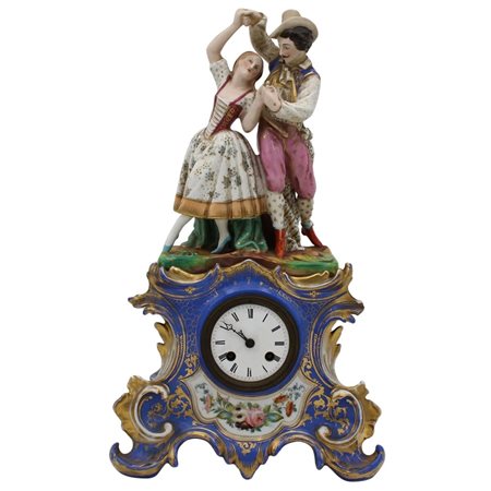 Orologio Antica porcellana con figure di popolani nella parte superiore e...