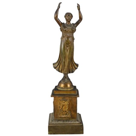 Vestale Scultura in bronzo dorato a mercurio. Gfrancia. Metà secolo XIX. Cm h 43