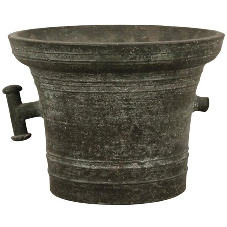 Grande mortaio Antico bronzo. Uno dei due manici mancante. Sicilia, secolo...