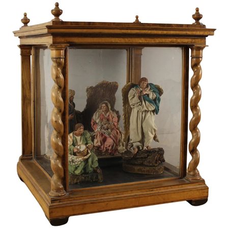 Grande bacheca con presepe Noce scolpito con colonne tortili e perfili in...