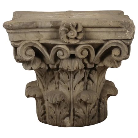 Capitello corinzio Pietra scolpita. Italia meridionale del secolo XVII....