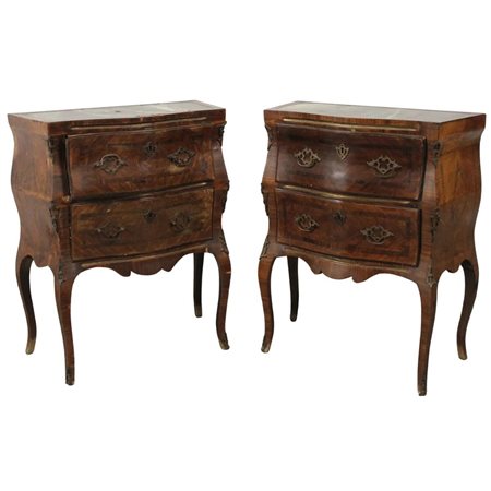 Coppia comodini a due cassetti Palissandro con perfili a motivi geometrici,...