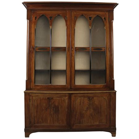 Grande libreria Mogano con decoro neogotico. Sicilia. Metà del secolo XIX. Cm...