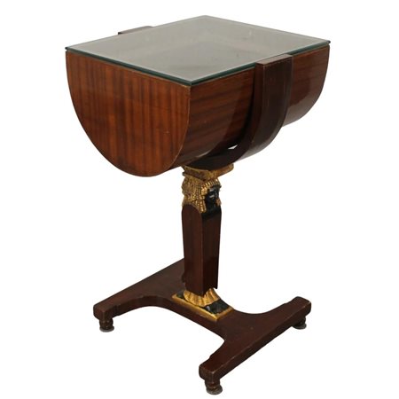 Tavolino a bacheca Mogano scolpito con figure egizie in legno dorato e...