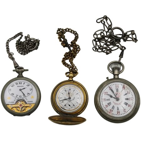 Tre orologi da tasca Vari materiali e fatture tra cui oro a basso titolo....