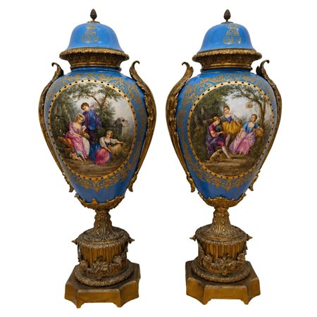 Coppia di importanti e grandi vasi con coperchio Antica porcellana con decoro...