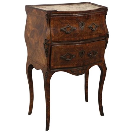 Elegante comodino a due cassetti Eseguito in ebano violetto con perfili in...