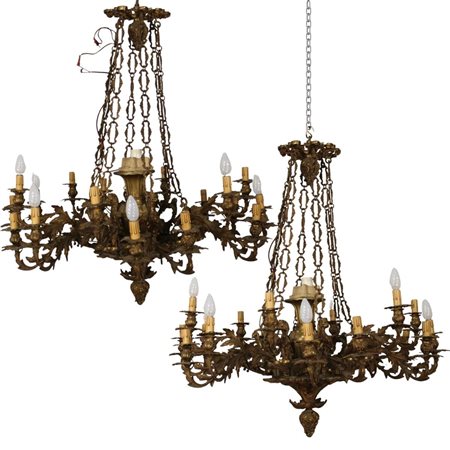 Coppia lampadari a diciotto luci Bronzo con decoro a motivi vegetali e...
