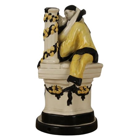 Pierrot e Colombina Lume in ceramica policroma. Secolo XX. Cm h 32