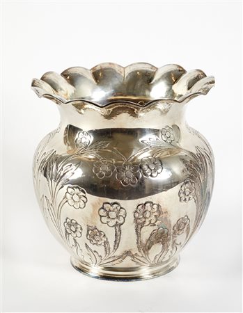 
Vaso da fiori in argento 
 Cm 23,5x21,5x23