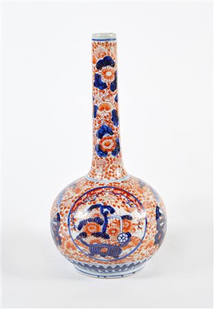  
Vaso a bottiglia 
Porcellana dipinta a mano Cm 31x14
