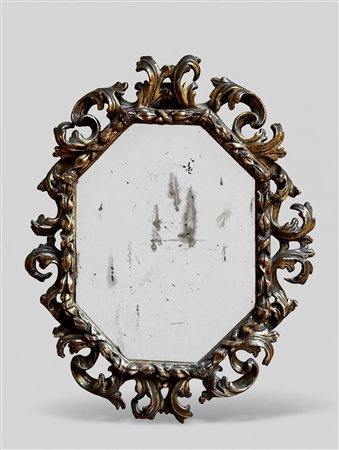  
Specchiera in legno dorato 
 Cm 62x47x7