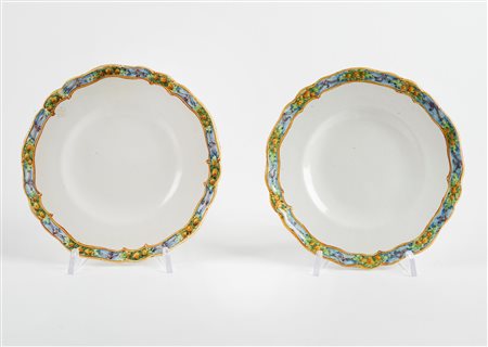 Angelo Minghetti (Bologna, 1822 - Bologna, 1885) 
Coppia di piatti 1890 circa
 Cm 2x16ø