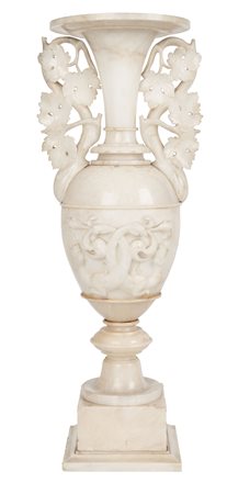 Italia, XIX secolo, Coppia di vasi ad anfora in alabastro. 1850-1880 ca....