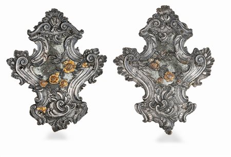 COPPIA DI SPECCHIERE D'APPLIQUE RIVESTITE IN ARGEN
