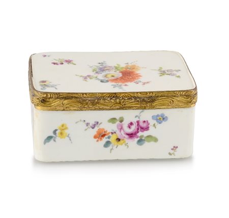 TABACCHIERA IN PORCELLANA, MEISSEN, 1750 CA