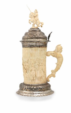 GRANDE TANKARD IN AVORIO CON MONTATURA IN ARGENTO,