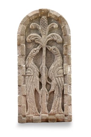 SCULTORE DEL XV SECOLO - Rilievo con coppia di pavoni e palma