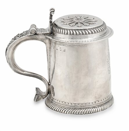 TANKARD TOP FLAT REGINA ANNA IN ARGENTO, LONDRA, 1